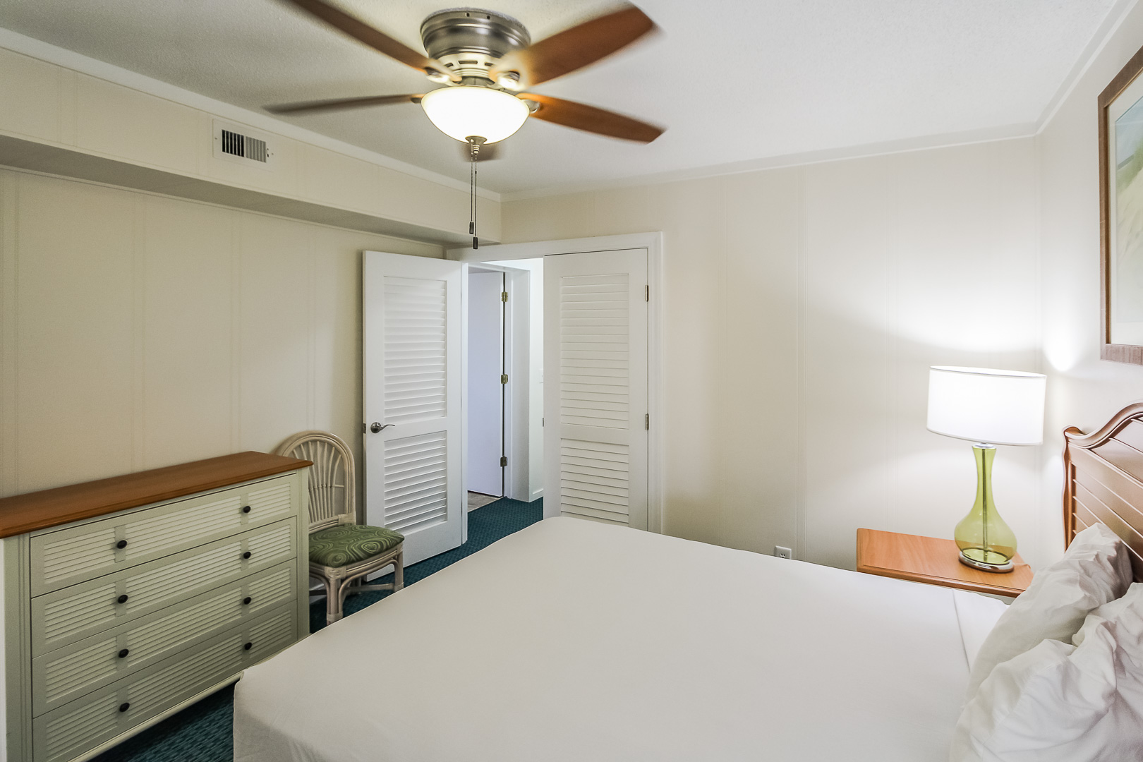 A standard master bedroom at VRI's A Place at the Beach III in North Carolina